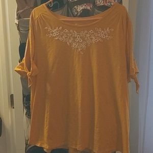 Yellow t-shirt with peep hole shoulders